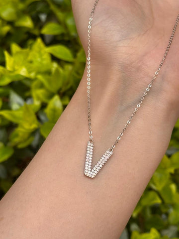 V NECKLACE