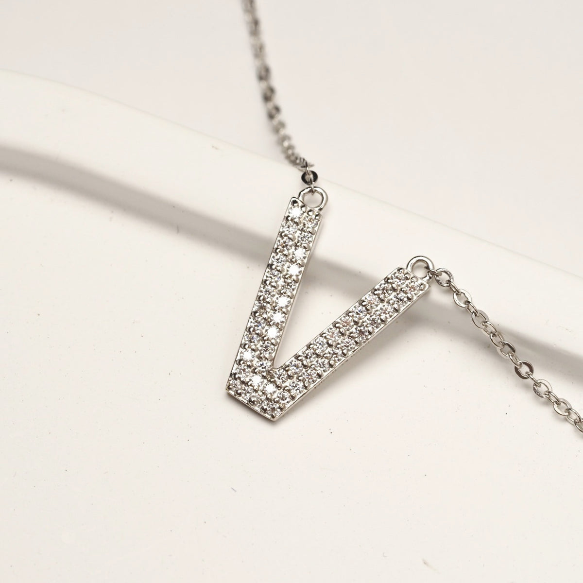 V NECKLACE