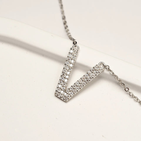 V NECKLACE